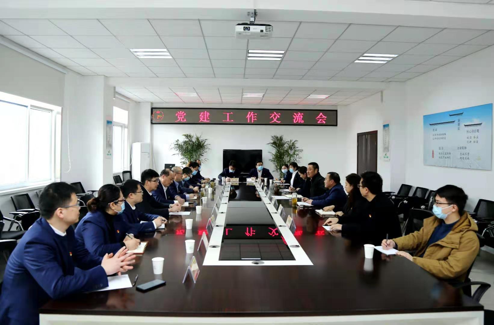 安徽龙8头号玩家地产集团公司赴皖通高速学习交流党建工作
